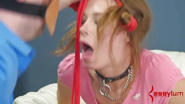 Bibi Noel是令人惊叹的霓虹橙色女性，我们用它刺激的是屁股。 瑞典自制的色情片