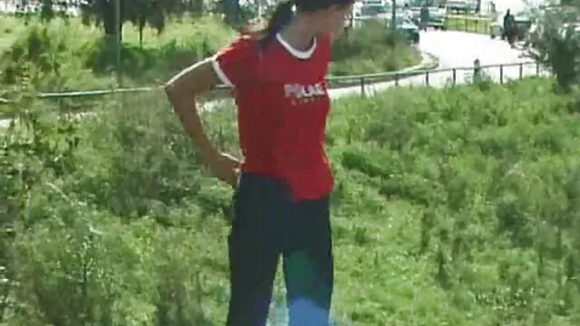 你珍妮弗，女儿吸镜子香烟。 新的家庭性别的视频