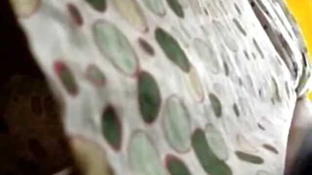 金发，大一个肥胖的公鸡比一个人谁拥有一个妻子可以给 免费的业余自制的
