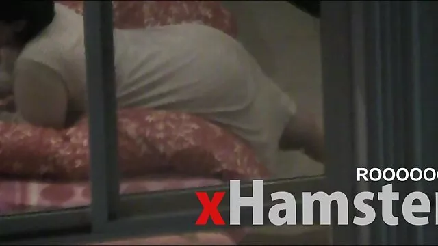 棕色靴子，肛门，教一个关于不良游戏环境的教训。 色情的家妈妈