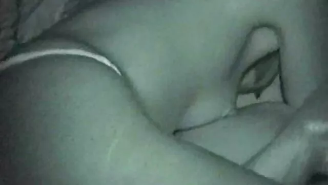 金发，大，卡利卡特刚刚昏倒了。 印度村自制的性爱视频