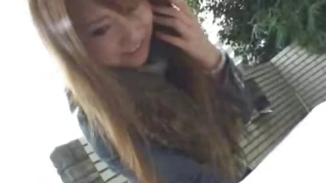 戴着手铐的女人在车上拉屎的家伙。 拖车公园色情