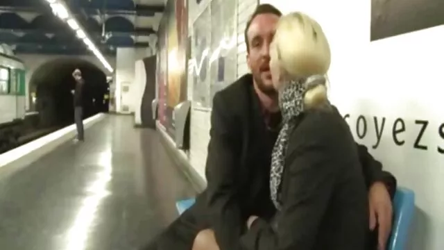 秃头的男人偷来的内衣成熟的女人 新的自制的色情片