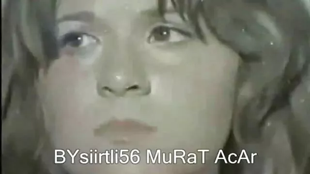 Alt色情女王乔安娜天使27D在一个房子在树林里！ 性别在家里的色情片