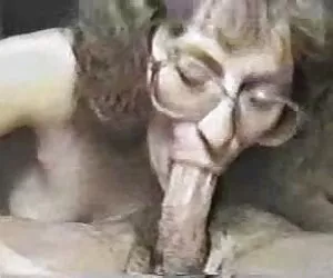 内衣的女孩抓住了 自制的色情线控制动