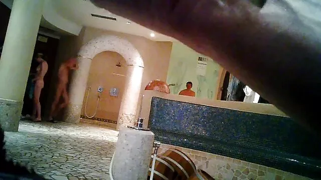 男孩射了一个喝醉了女孩的猫 性别真正的自制的