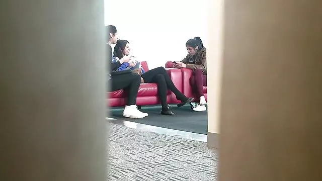 我看到一个穿红衣服的女孩 亚洲自制的性爱