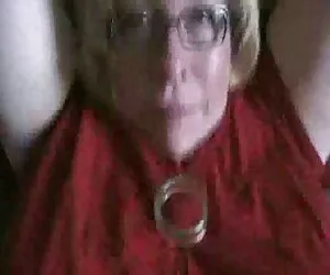妈妈，低劣的小公鸡业余。 妈妈家性别的视频