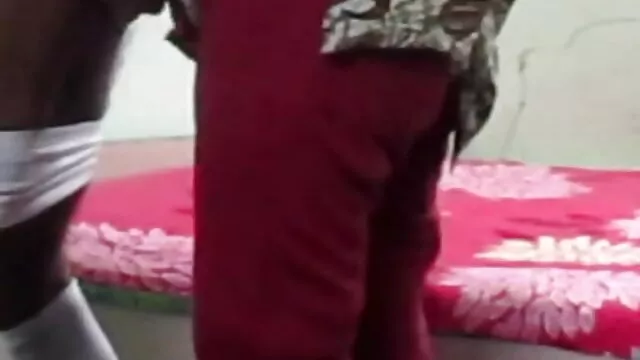 亚洲妈妈彼此。 日本妻子独自在家